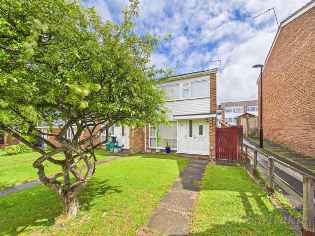 Cottage for sale in London Borough of Croydon, Forestdale