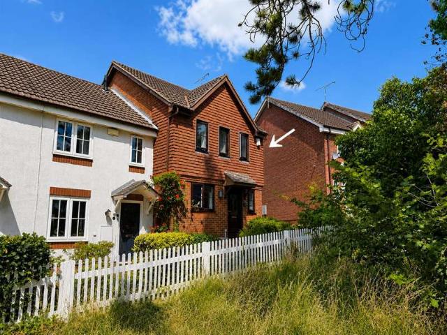 Cottage for sale in Green Close, Warwickshire
