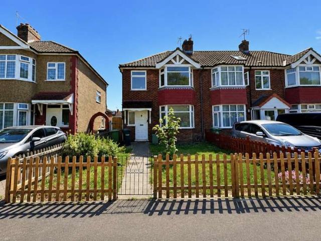 Cottage for rent in Broxbourne, Hertfordshire