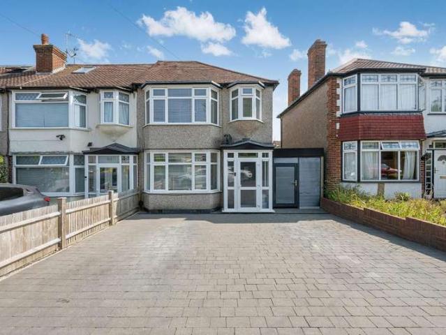 Cottage for sale in Greater London