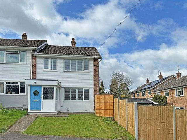 Cottage for sale in Red Hill, Surrey