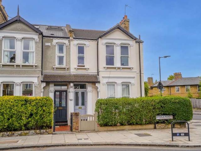 Cottage for sale in Nunhead, Greater London
