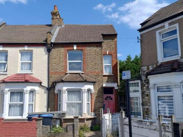 Cottage for sale in Upper Edmonton, Greater London