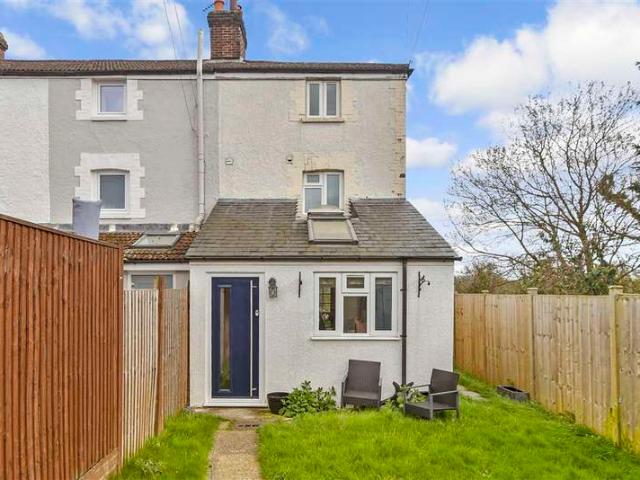 Cottage for sale in Red Hill, Surrey