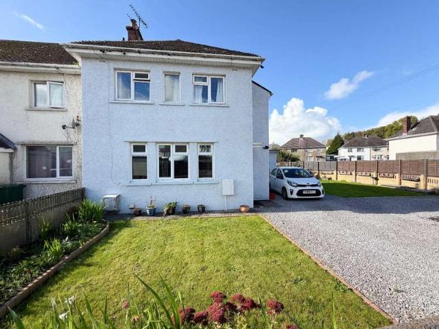 Cottage for sale in Pyle