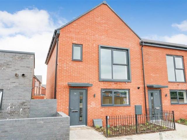 Terraced House for rent in Leicester