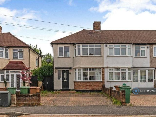 Terraced House for rent in Sutton