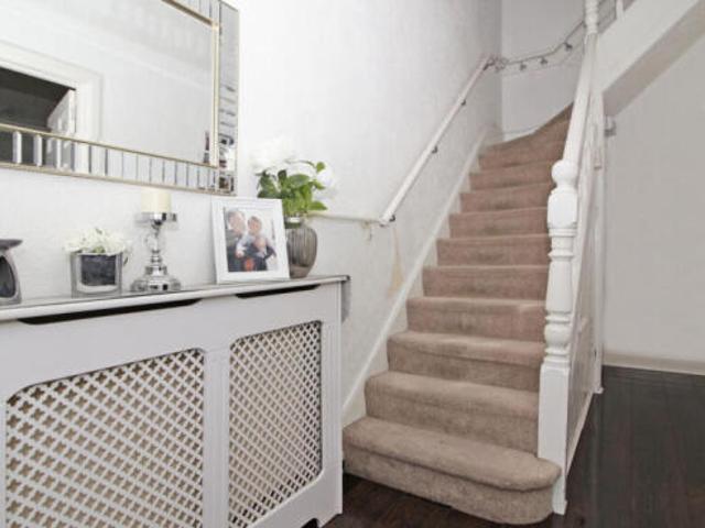 Cottage for rent in Catford, Greater London