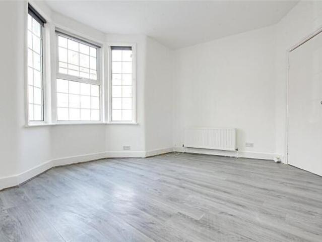 Cottage for rent in Edmonton, Greater London