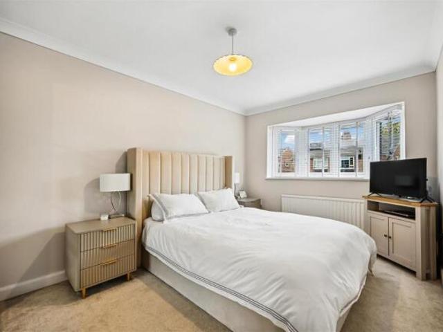 Cottage for rent in London Borough of Merton, Greater London