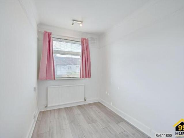 Cottage for rent in Cheam, Greater London