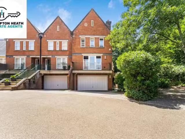 House for rent in Row Town, Surrey