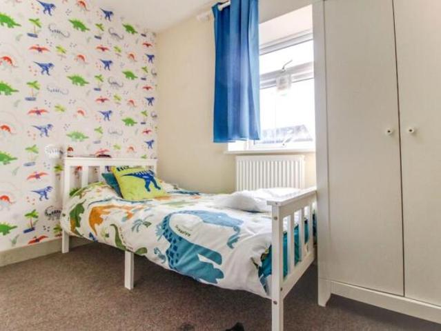 Cottage for rent in Swindon