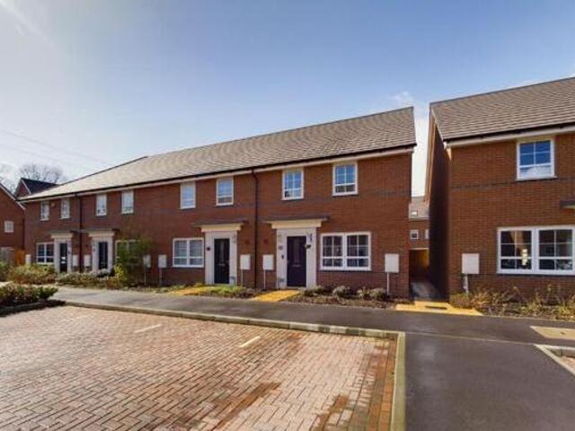 House for rent in Row Town, Surrey