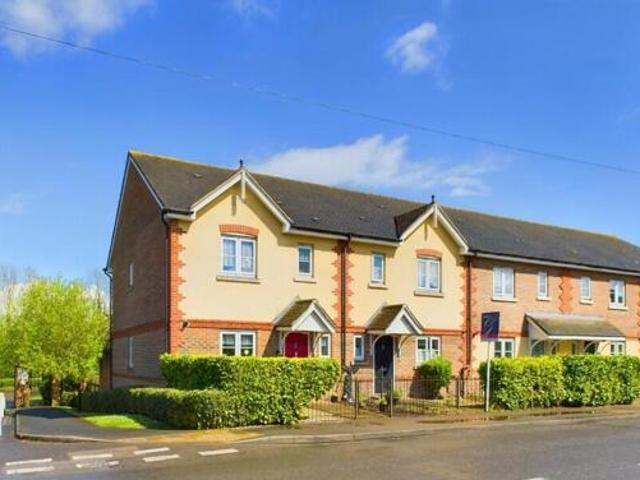 House for rent in Row Town, Surrey