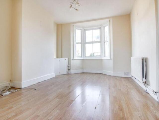 Cottage for rent in Swindon