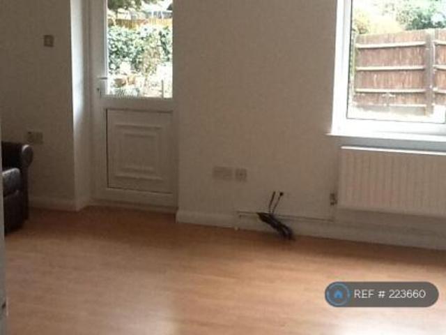 Cottage for rent in Carshalton, Greater London