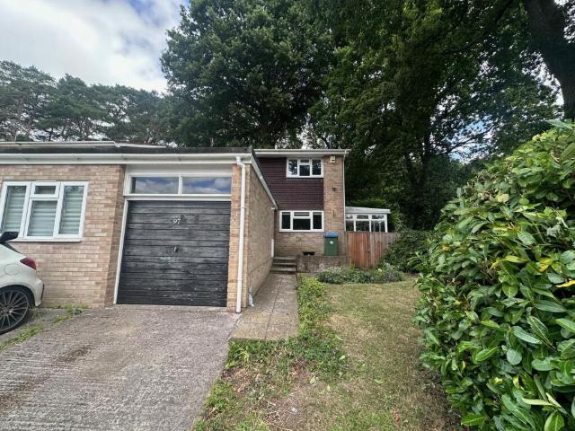 Terraced House for rent in Lordswood