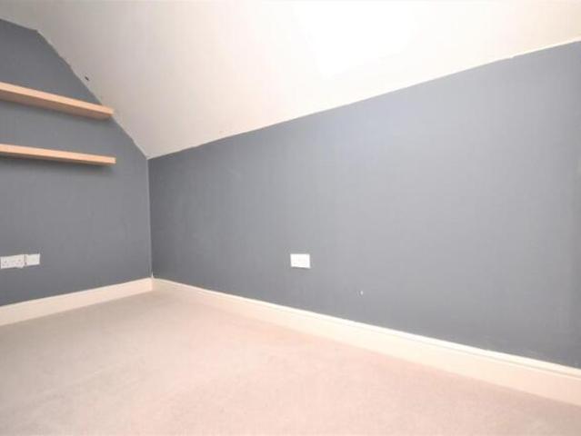 Cottage for rent in The Galleries, Navestock Side