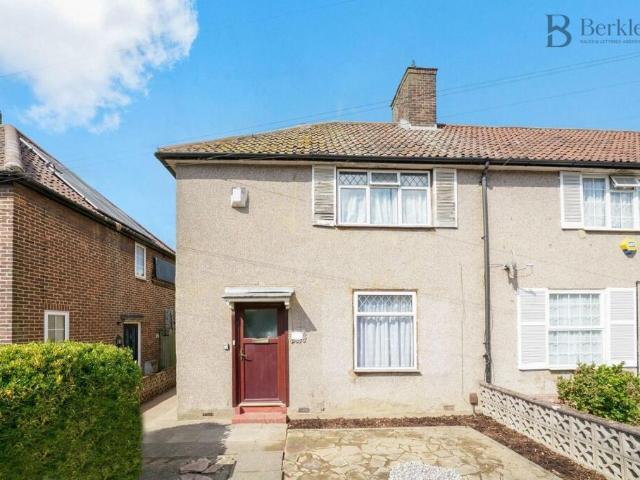 Terraced House for rent in Bromley