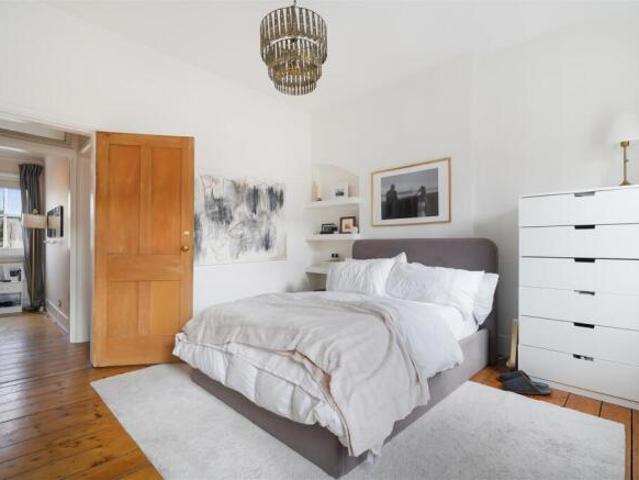 Cottage for rent in Greater London