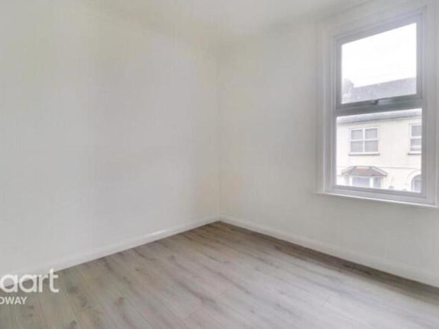 Cottage for rent in Gillingham
