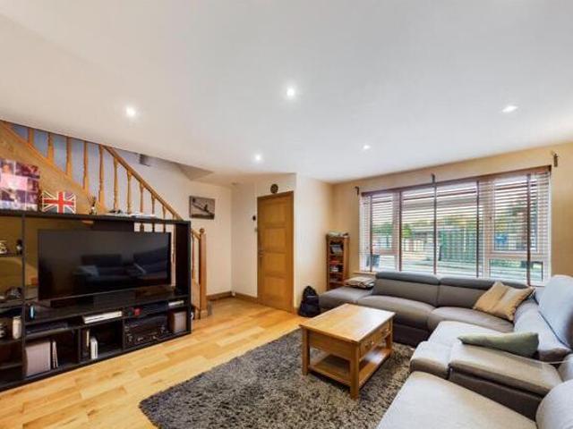 House for rent in Woodhall Farm, Pouchen End