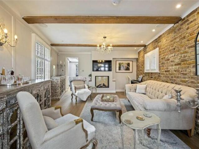 Cottage for rent in Deepcut, Surrey