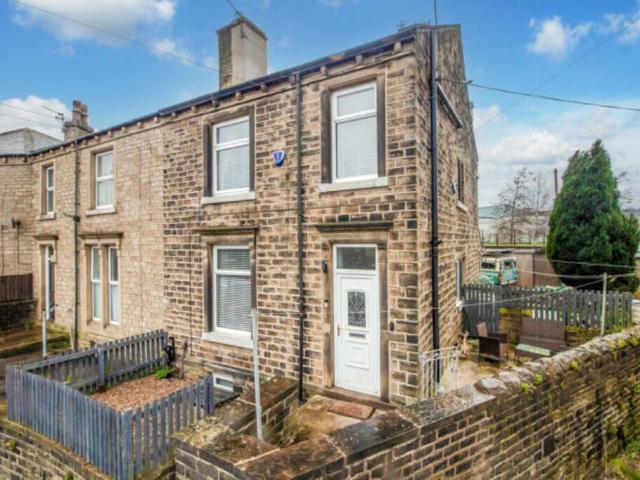 Terraced House for rent in Lindley