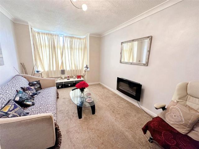 Terraced House for rent in Hillingdon