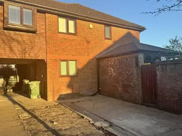 House for rent in North Bourne, Surrey Heath