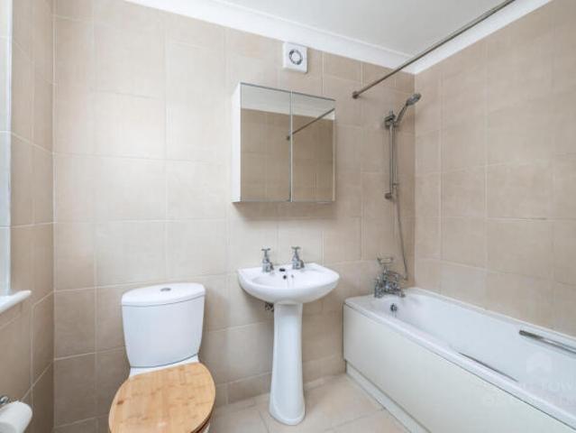 Cottage for rent in South Lane, West Yorkshire