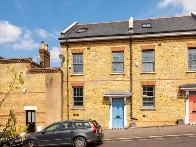 Cottage for rent in Dulwich, Greater London