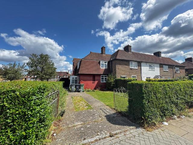 Terraced House for rent in Bromley