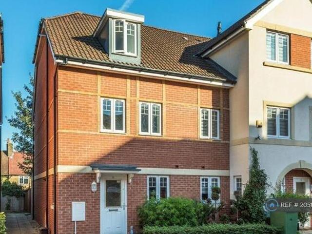 House for rent in Surrey