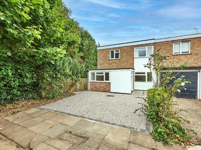 Terraced House for rent in St Albans