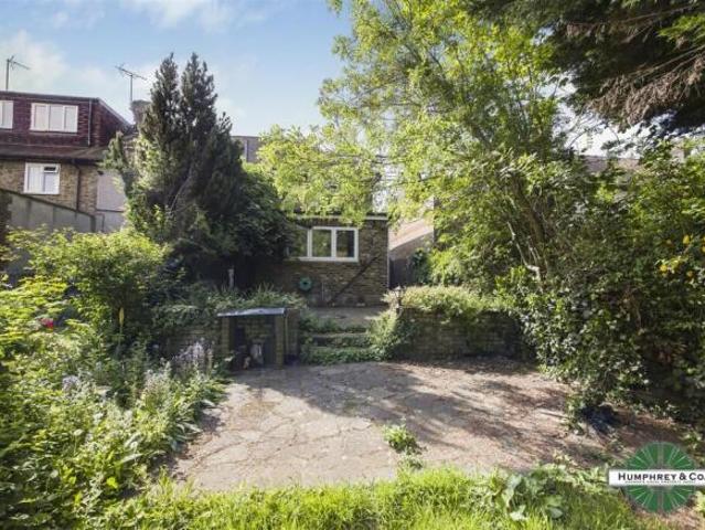 Cottage for rent in Cat Hill