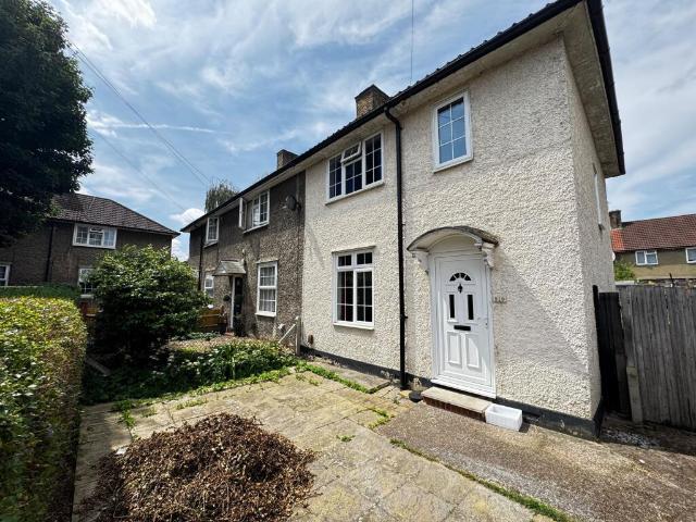 Terraced House for rent in Bromley