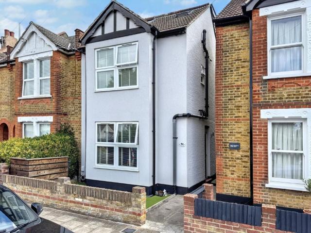 Terraced House for rent in Bromley