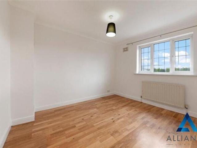 Cottage for rent in Cat Hill, England