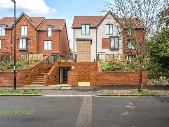 House for rent in Red Hill, Surrey