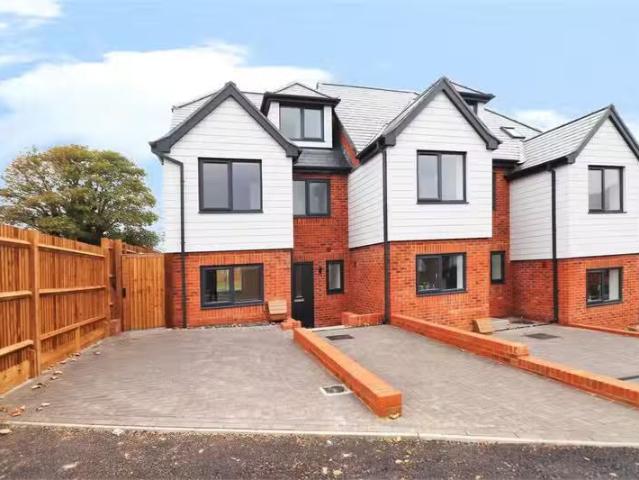 House for rent in Mill Hill, Ash