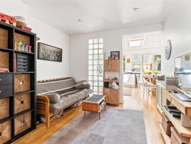 Cottage for rent in Cat Hill