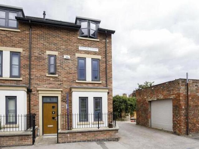 House for rent in High Field, York