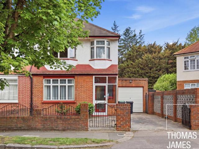 House for sale in Bowes, Greater London
