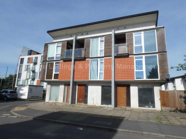 House for sale in Georgia, Greater Manchester