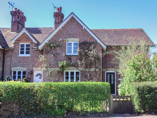 House for sale in Ewhurst Green, Heathlands