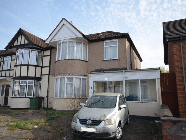 House for sale in Kenton, Greater London