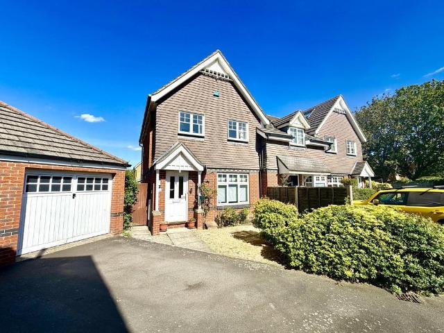House for sale in Hook, Greater London