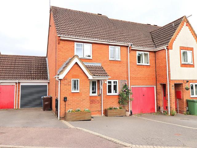 House for sale in The Crescent, Farnborough